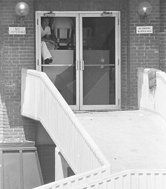 Carrasco Inmate Hostage in Entrance Door.png