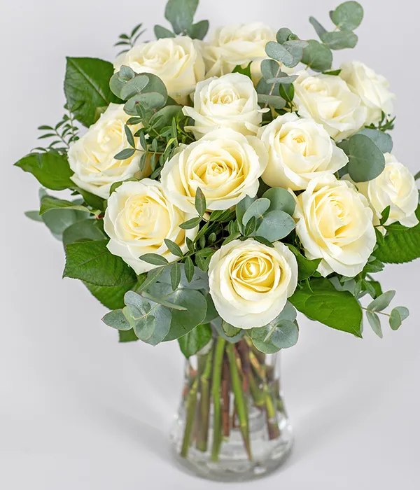 12 Luxury White Rose Handtied 