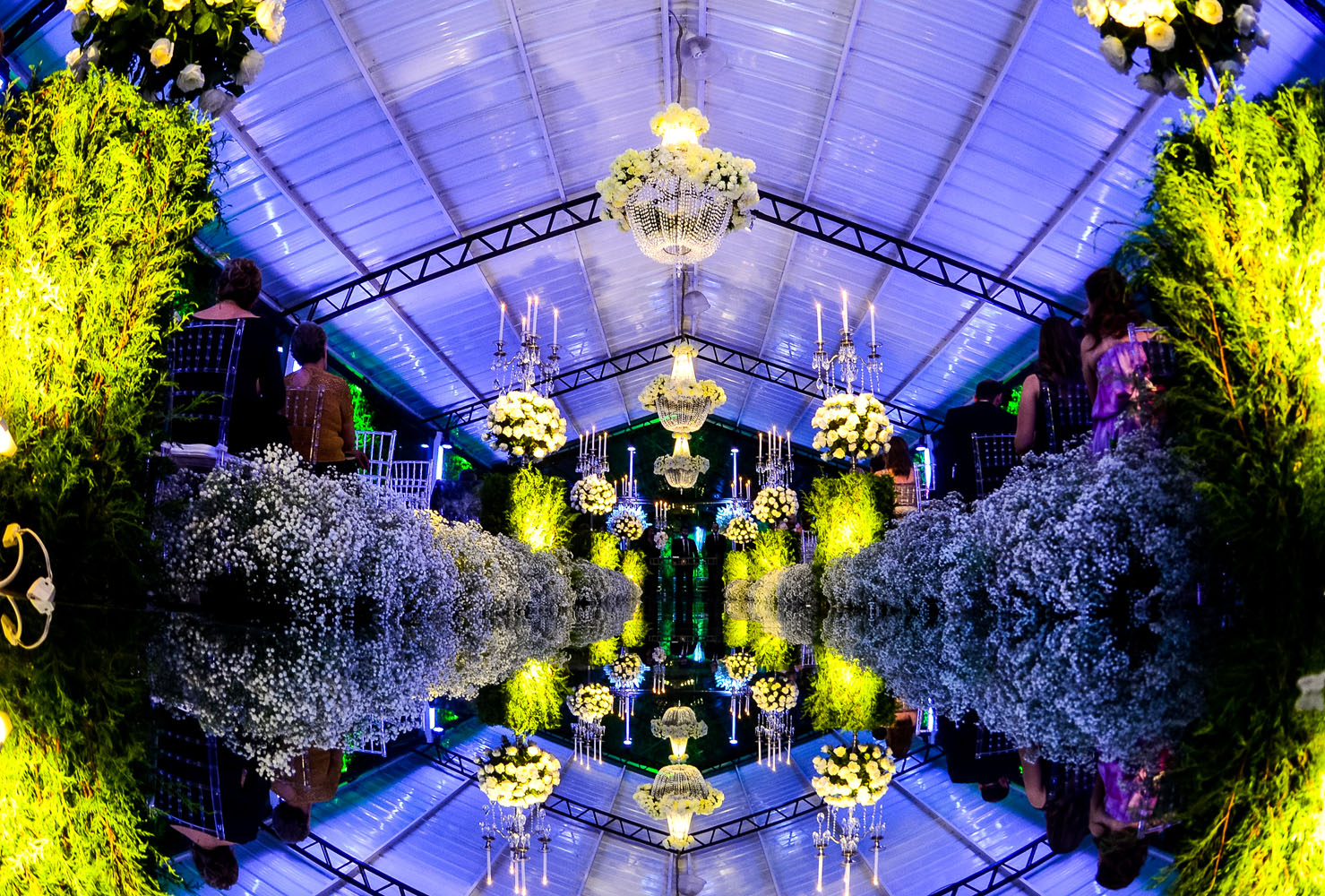 Visão panorâmica do salão decorado