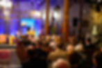 Publikum bei Vortrag von Eventfotograf NRW in rustikaler Halle