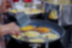 Reibekuchen beim Braten für Veranstaltungsfotos in NRW.