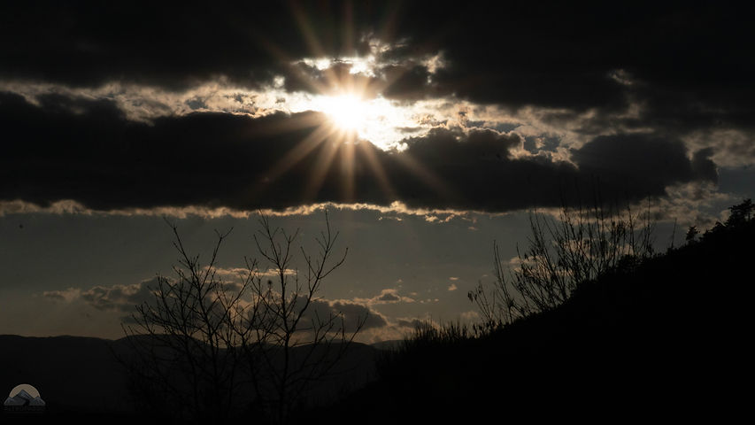 Altropasso_Padre sole ci osserva.jpg