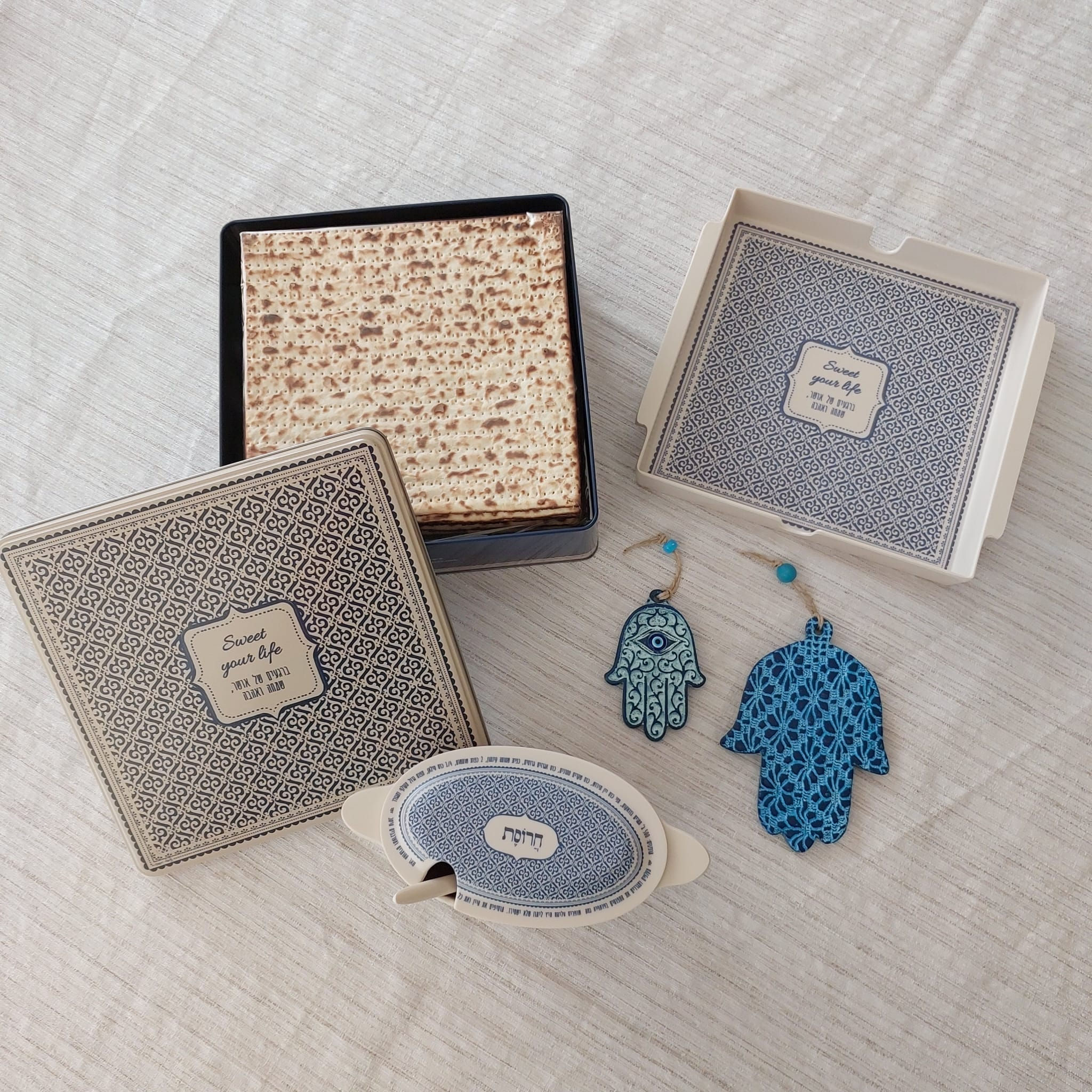 סט לפסח בסגנון מרוקאי בכחול ובלבן