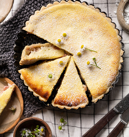 Einfache Blätterteig-Käse Tarte mit Rhabarber2.jpeg