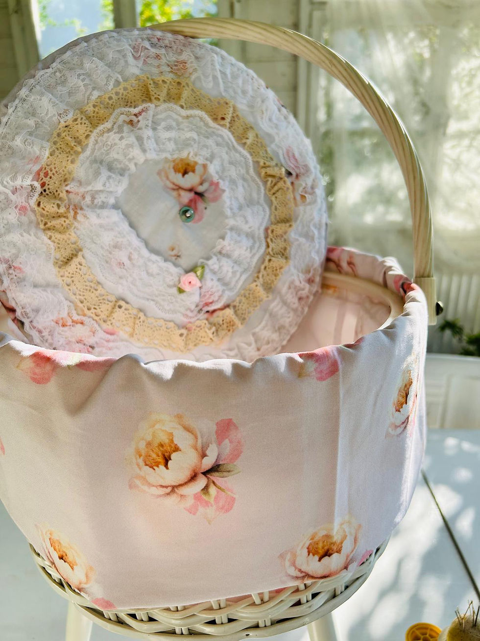 Miniaturbild: Vintage-Nähkorb Pfingsrosen