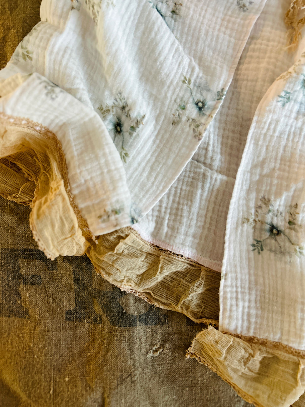 Miniaturbild: Handgefertigtes Musselin-Gilet