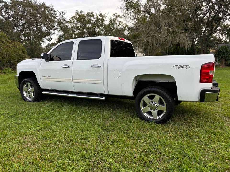 Thumbnail: 2011 Chevrolet Silverado 2500