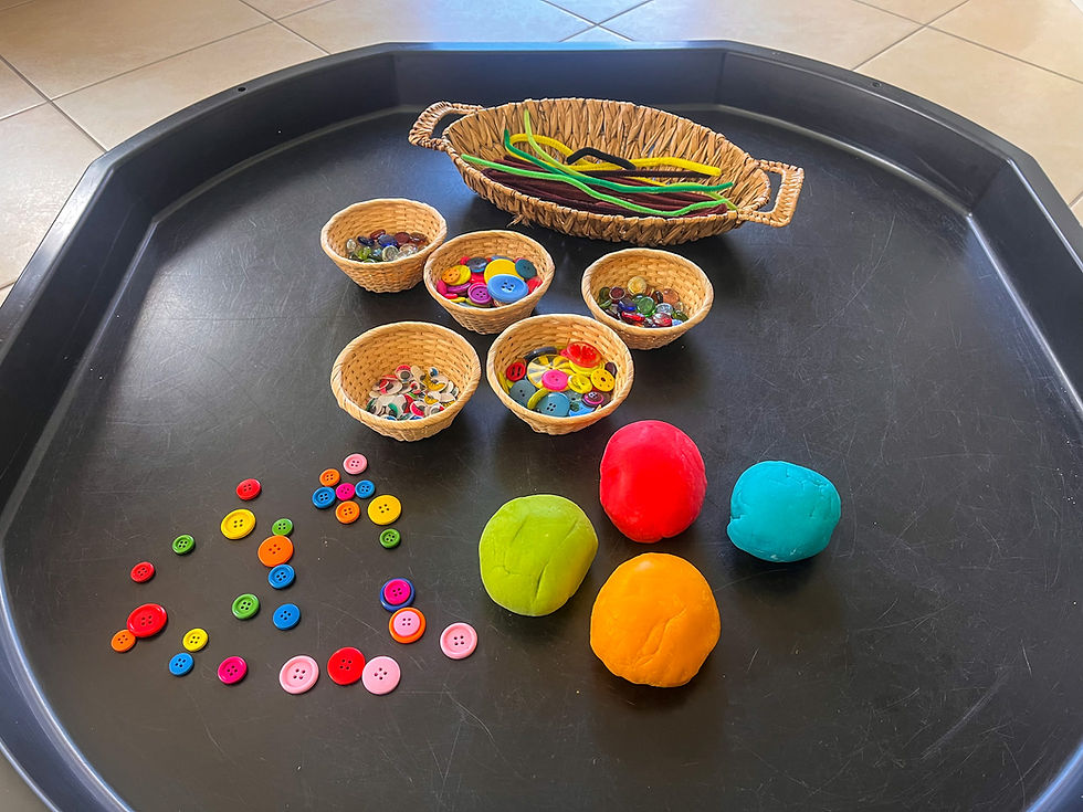 Das Foto zeigt alle Materialien, die für diese Frühlings-Spielidee für Kinder benötigt werden
