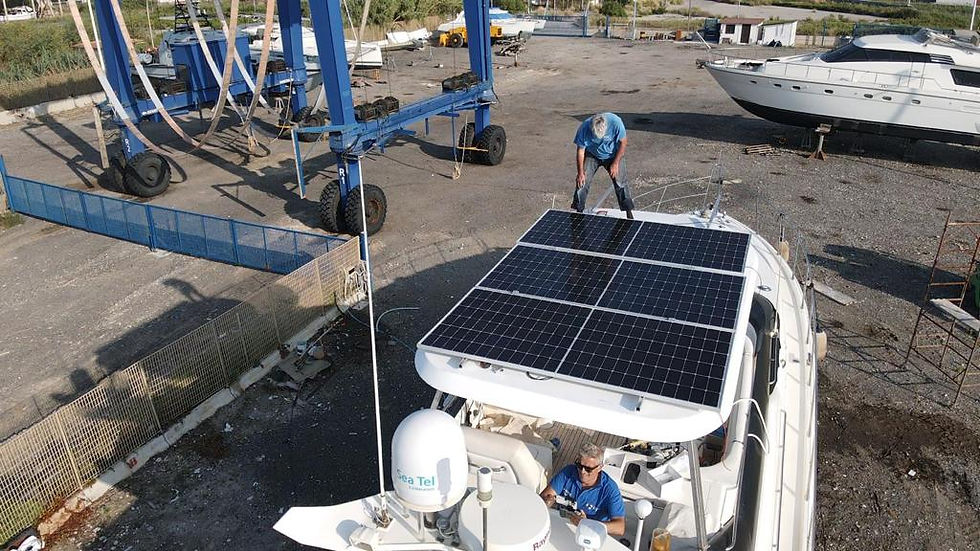 Thumbnail: ferretti 1,5 kw ricarica in rada cantiere