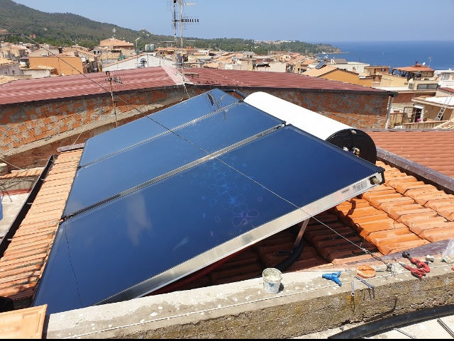 Thumbnail: Solare termico due pannelli vetrificato 300 litri