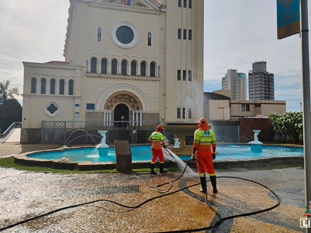 Prefeitura de Lins realiza lavagem e manutenção de praças no município