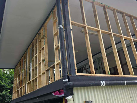 Deck Builders Ipswich: Timber Or Composite Decking For Queensland Homes?
