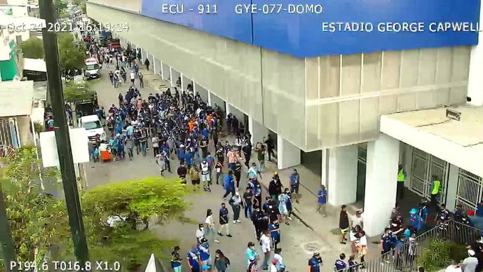Videos: se reportan disturbios entre hinchas de Emelec y policías antes del Clásico del Astillero