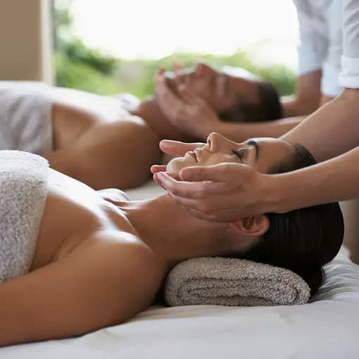 massaggio professionale e rilassante di coppia in centro a firenze in piazza santo spirito, professional relaxing couples massage in florence center in santo spirito square