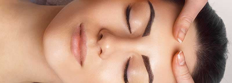 massaggio professionale viso, collo e décolleté in centro a firenze in piazza santo spirito, professional face massage in florence