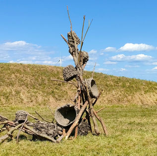 Site-responsive installation crafted from raw clay sourced from local potato fields. Observatorium - Robert Morris
