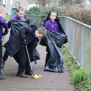 Pupils start litter picking initiative