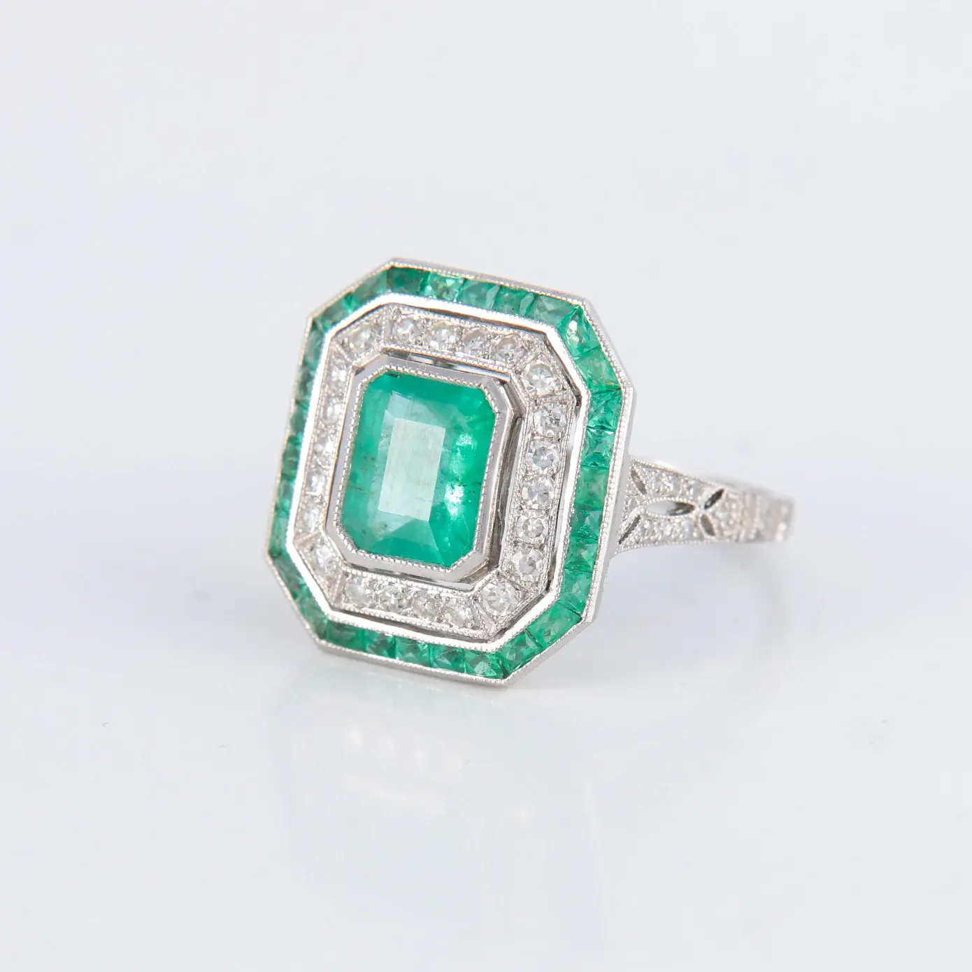 Bague Style Art Déco Emeraudes Diamants