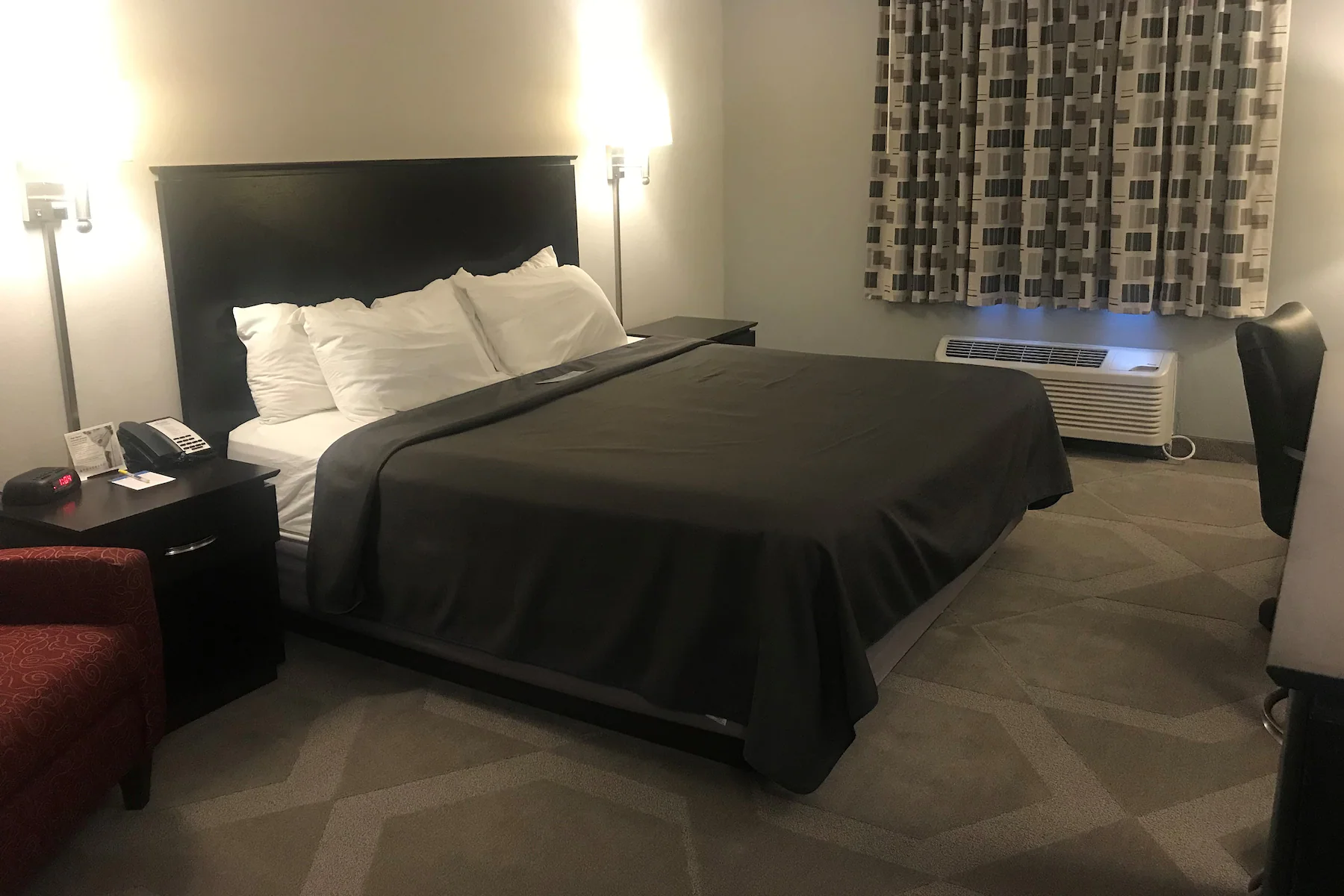 04673_guest_room_king_1_nk1_pnk1
