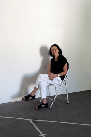 Iole de Freitas lança livro da exposição “Fazer o ar” no dia 10 de maio, com conversa no Paço Imperial