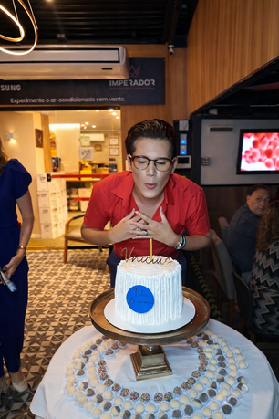 Vinicius Campos reuniu no último dia 18, no restaurante Famiglia Sicília, nomes influentes da sociedade paraense para celebrar seu aniversário em uma noite marcada por elegância e glamour