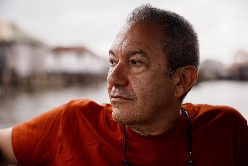 Em momento de descontração de Brizzi.