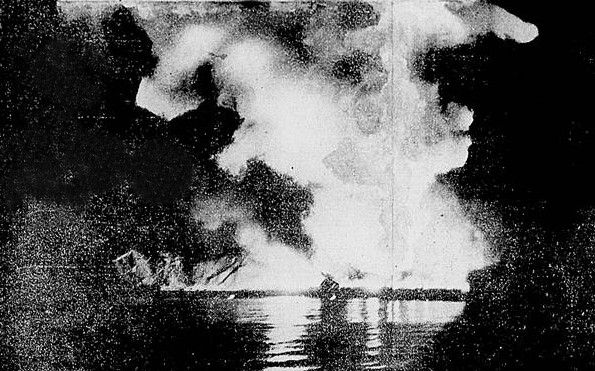 Foto 2. Primeiras horas. Fogo na Ilha do Braço Forte. 1954. Semanário Flan. Foto Valter Santos. Acervo BNRJ.