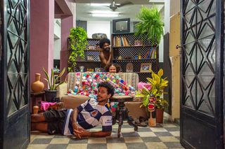 Com mais de 2 mil espectadores em sua temporada de estreia, espetáculo "À Vinhad'Alhos" fará circulação gratuita em Arenas Cariocas do RJ, a partir do dia 14 de maio