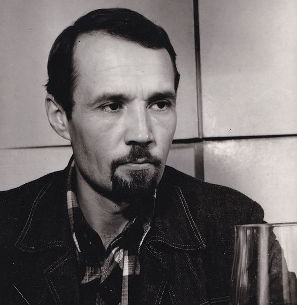 Заслуженный Художник Российской Федерации:
Бяков Юрий Михайлович (1938–2000)
Фото: В Громова, 1977 год.
