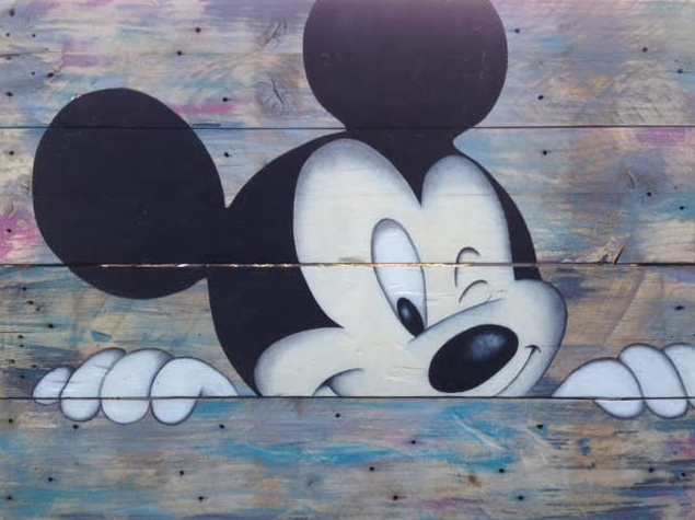Mickey clin d'oeil