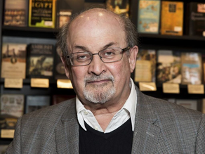 Video: atacaron al escritor Salman Rushdie durante una conferencia en Nueva York