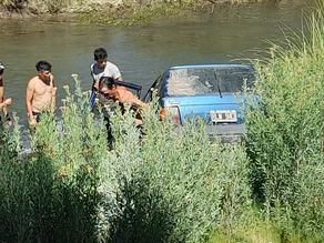 General Alvear: un auto cayó al río Atuel