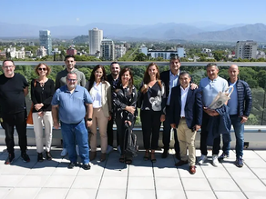 Mario Abed junto a el Intendente Walther Marcolini recibieron a la delegación de handball de Francia