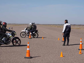 La Policía de Tránsito Municipal realiza un importante curso de manejo ante emergencias.