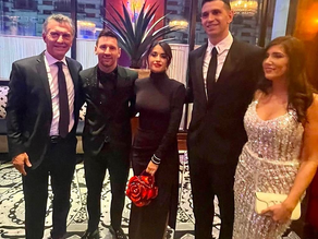 The Best: Macri se sacó una foto con Messi y “Dibu” Martínez sonrientes