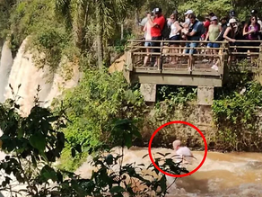 Aún no hay rastros del hombre que se cayó a las Cataratas del Iguazú. Esta fue la última foto.