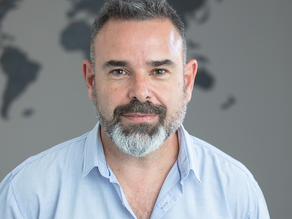 Carlos Ponce, comunicó la decisión de dar marcha atrás con su precandidatura a Intendente