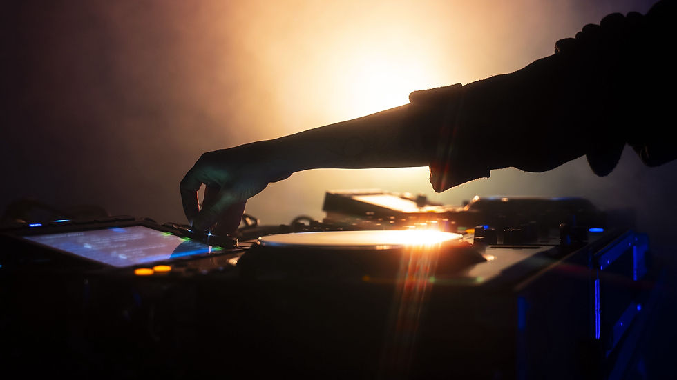 hand_screen_glow_981424_3840x2160.jpg