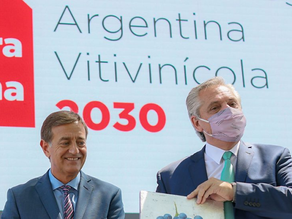 Alberto Fernández aterriza en Mendoza y vistará obras financiadas por Nación