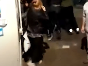 Un video mostró que la novia del atacante también esperaba a Cristina