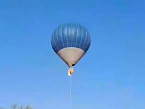 Mira el momento en que un globo aerostático se incendia en el aire en Teotihuacán, México