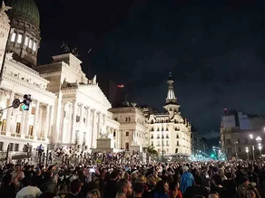 Videos: el plan económico de Javier Milei activó los cacerolazos en gran parte del país