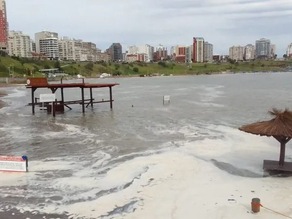 Las playas de Mar del Plata casi desaparecieron por la subida de la marea