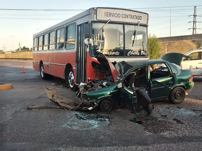 Videos impactantes: filmaron el momento en que chocaron de frente contra un colectivo