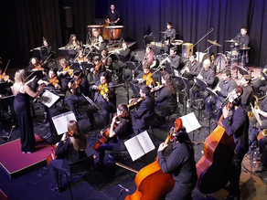 En una noche emocionante, la Orquesta Filarmónica de General Alvear se presentó en el Teatro Plaza