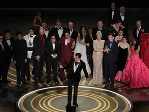 “Todo en todas partes al mismo tiempo” fue la más premiada de la noche de los Oscar 2023