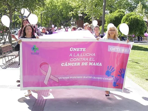 Un emotivo “Lazo Viviente” para prevenir el cáncer de mama.