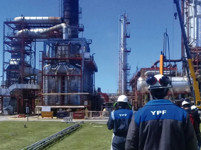 Los petroleros de YPF lograron un aumento del 80% y un importante bono