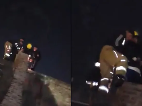 Quiso entrar a robar por la chimenea de una casa, quedó atascado.