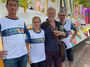 Este es el grupo de artistas independientes que crearon el carro vendimial de General Alvear 2023